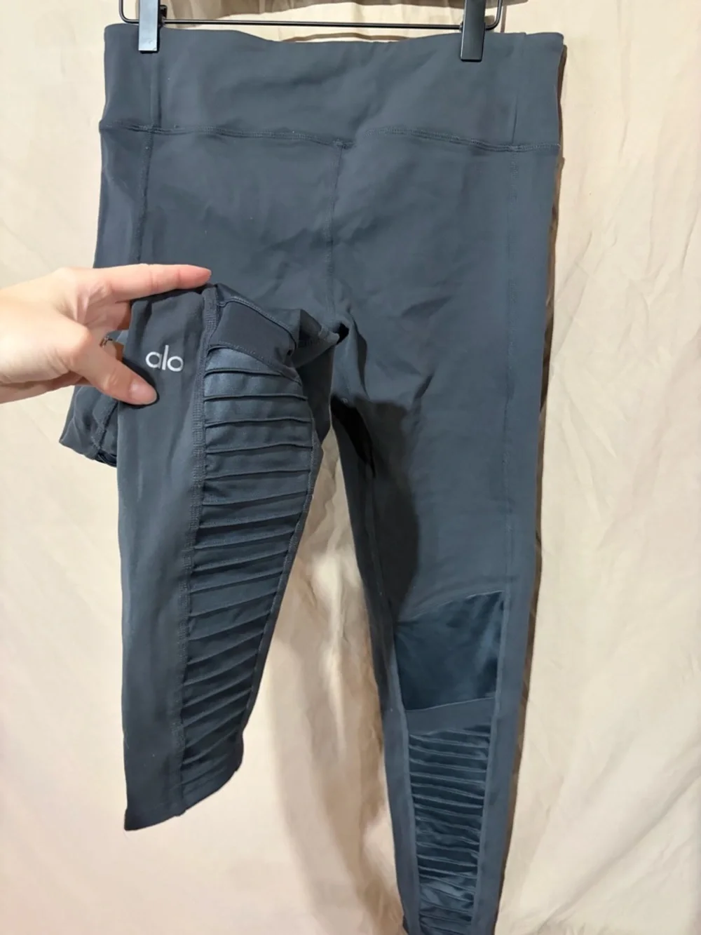 ALO Yoga inseam 28”